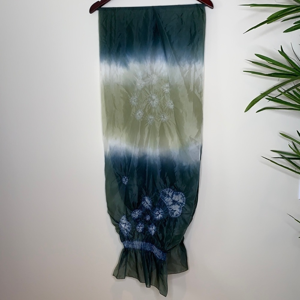 Beautiful Long Umbre Style Scarf Green Blueish White Wrap
